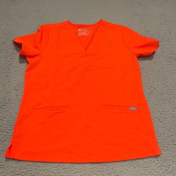 FIGS Casma Scrub Tops for Women — Classic Fit, 3 Pockets, Four-Way  size M - Picture 1 of 6